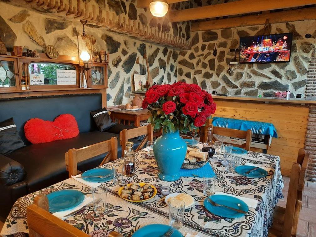 Guest House Poligloti Telavi Ngoại thất bức ảnh