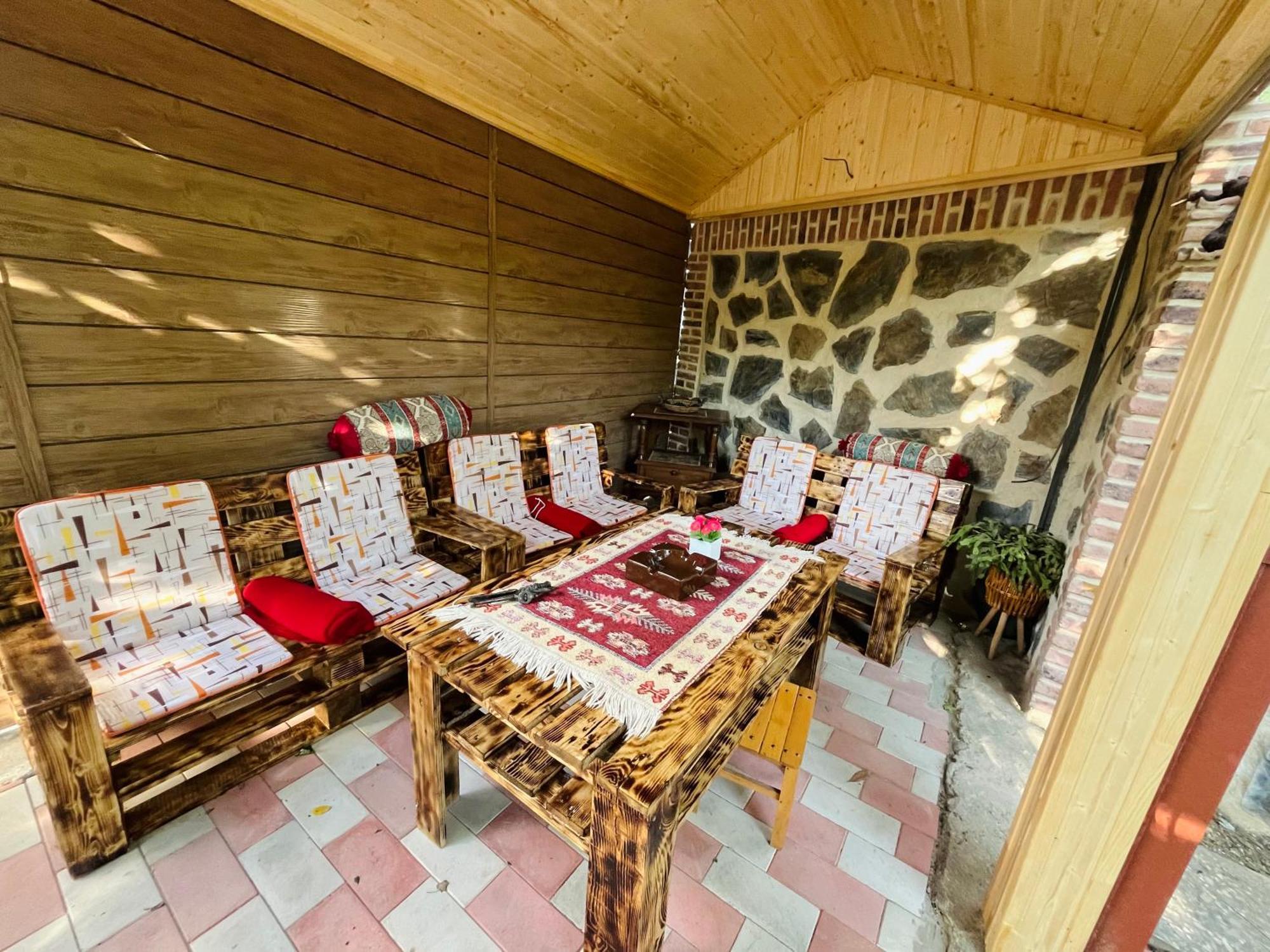 Guest House Poligloti Telavi Ngoại thất bức ảnh