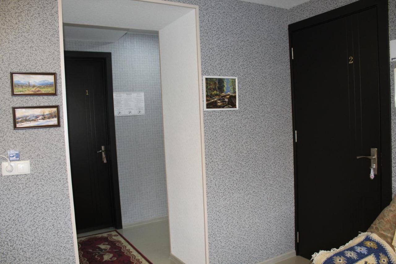 Guest House Poligloti Telavi Ngoại thất bức ảnh
