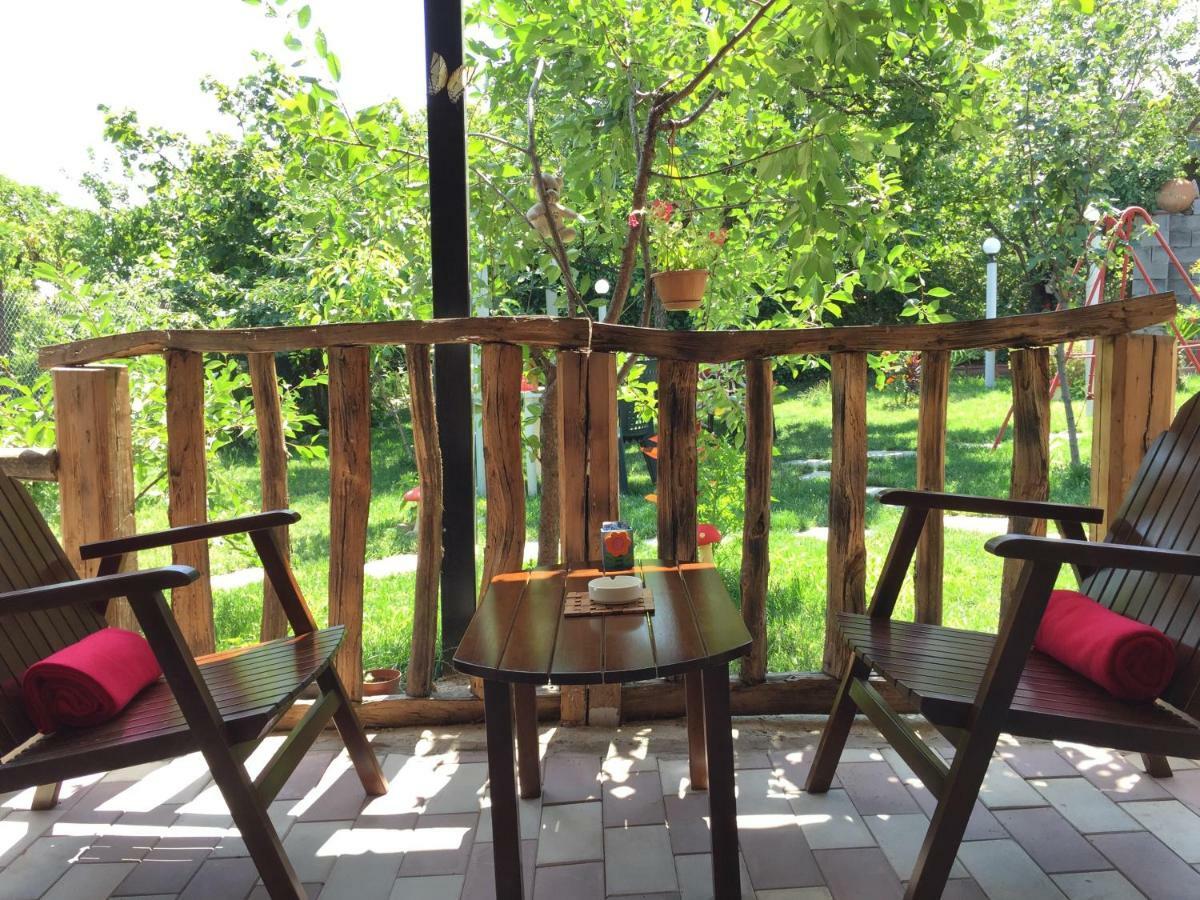 Guest House Poligloti Telavi Ngoại thất bức ảnh