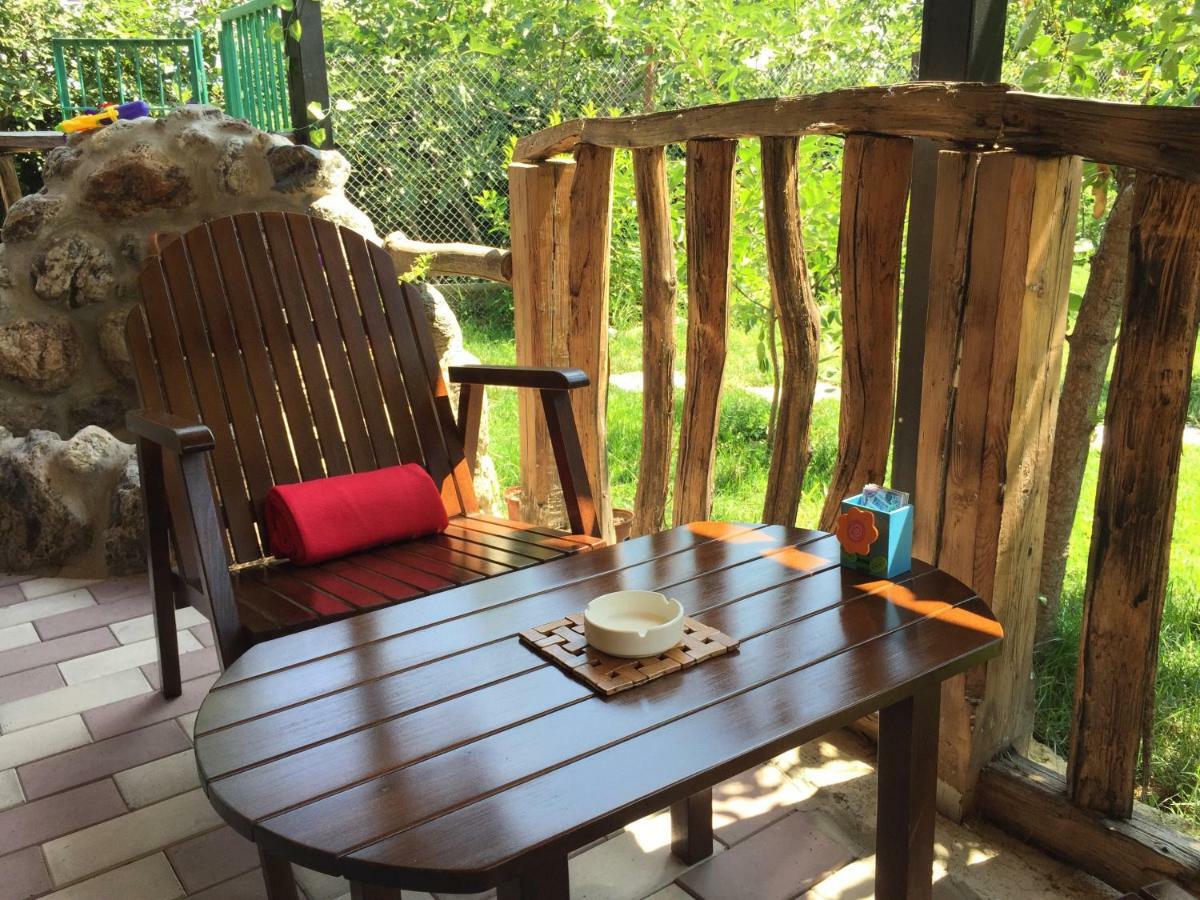 Guest House Poligloti Telavi Ngoại thất bức ảnh
