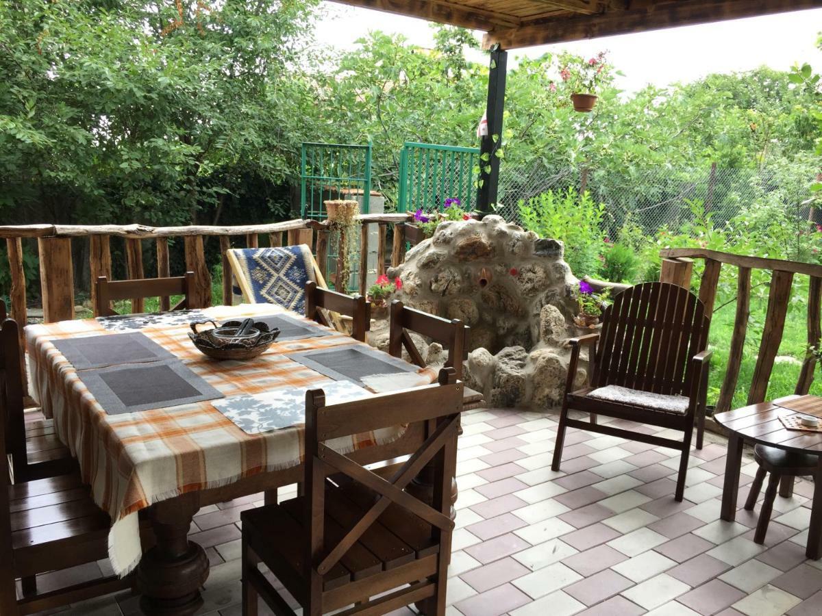 Guest House Poligloti Telavi Ngoại thất bức ảnh