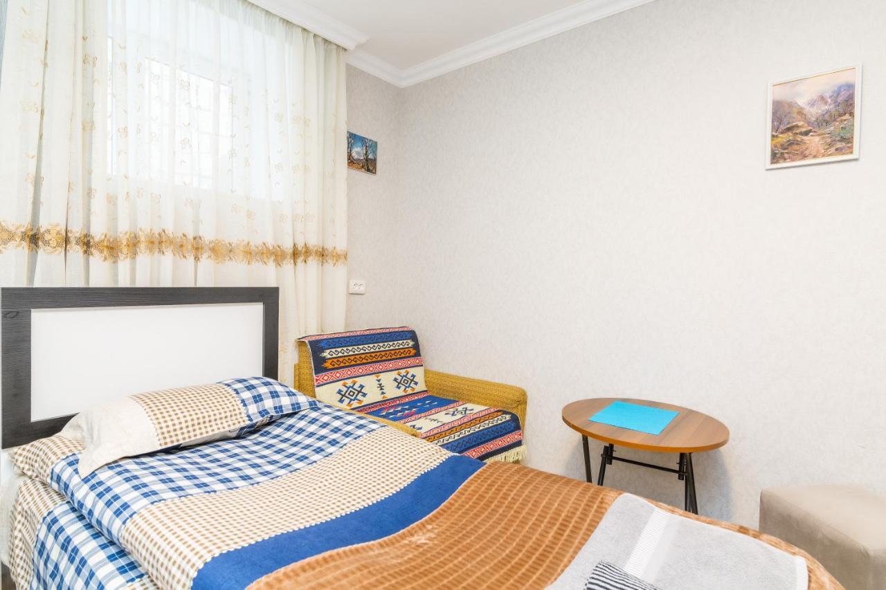 Guest House Poligloti Telavi Ngoại thất bức ảnh