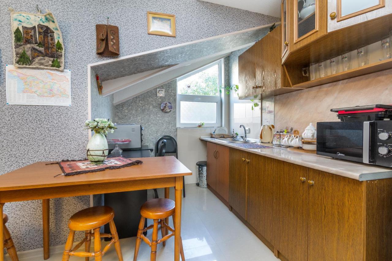 Guest House Poligloti Telavi Ngoại thất bức ảnh