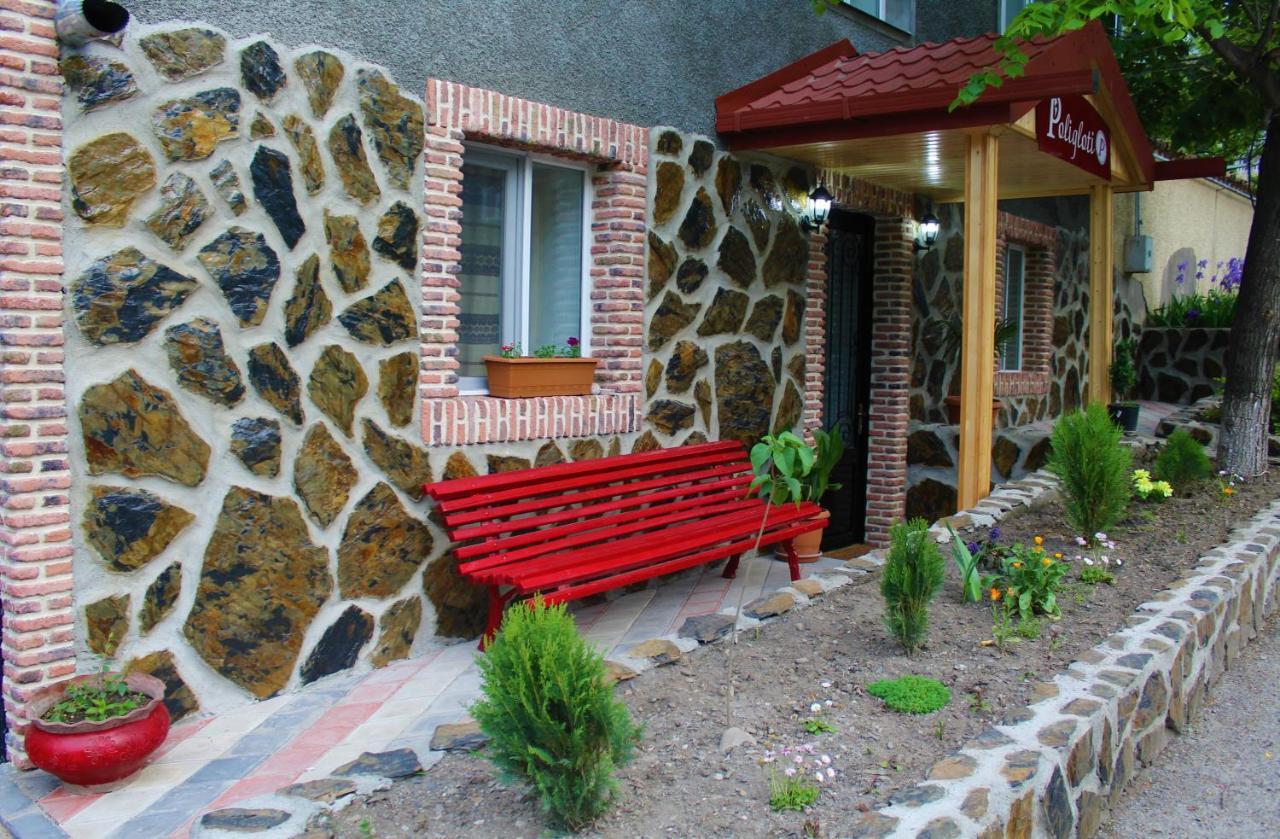 Guest House Poligloti Telavi Ngoại thất bức ảnh